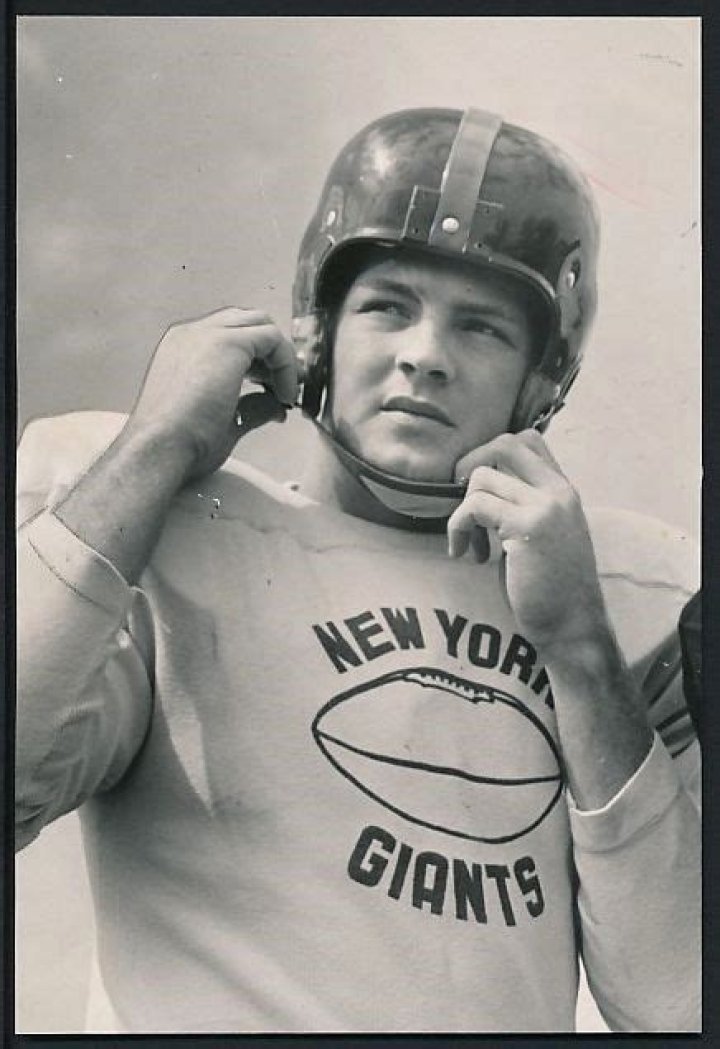 The Legendary Frank Gifford: A Hall Of Fame Quarterback