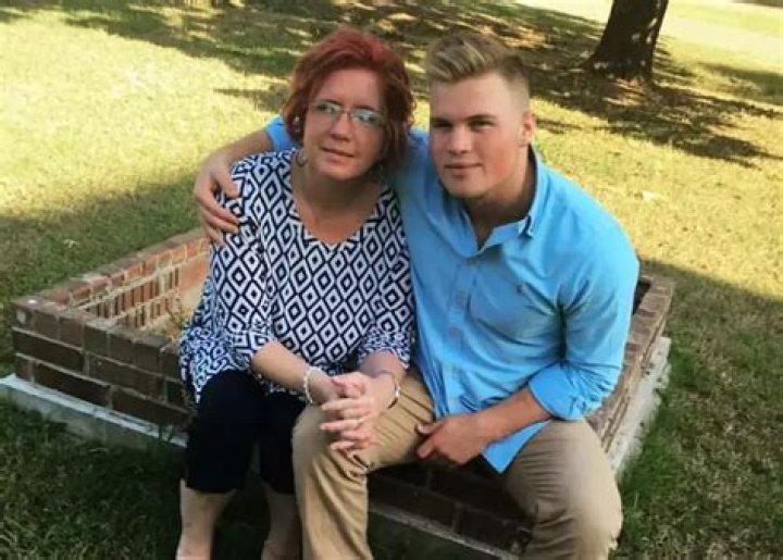 Zach Bryan Mom Song: A Heartfelt Tribute To Motherhood